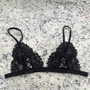 Victoria’s Secret Very Sexy peekaboo bralette